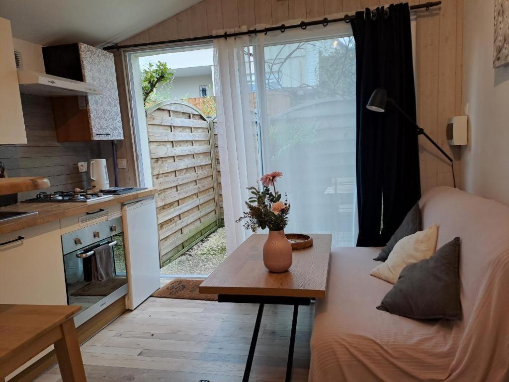 Joli Studio Au Calme Dans Un Jardin Privatif Ouistreham Exterior photo