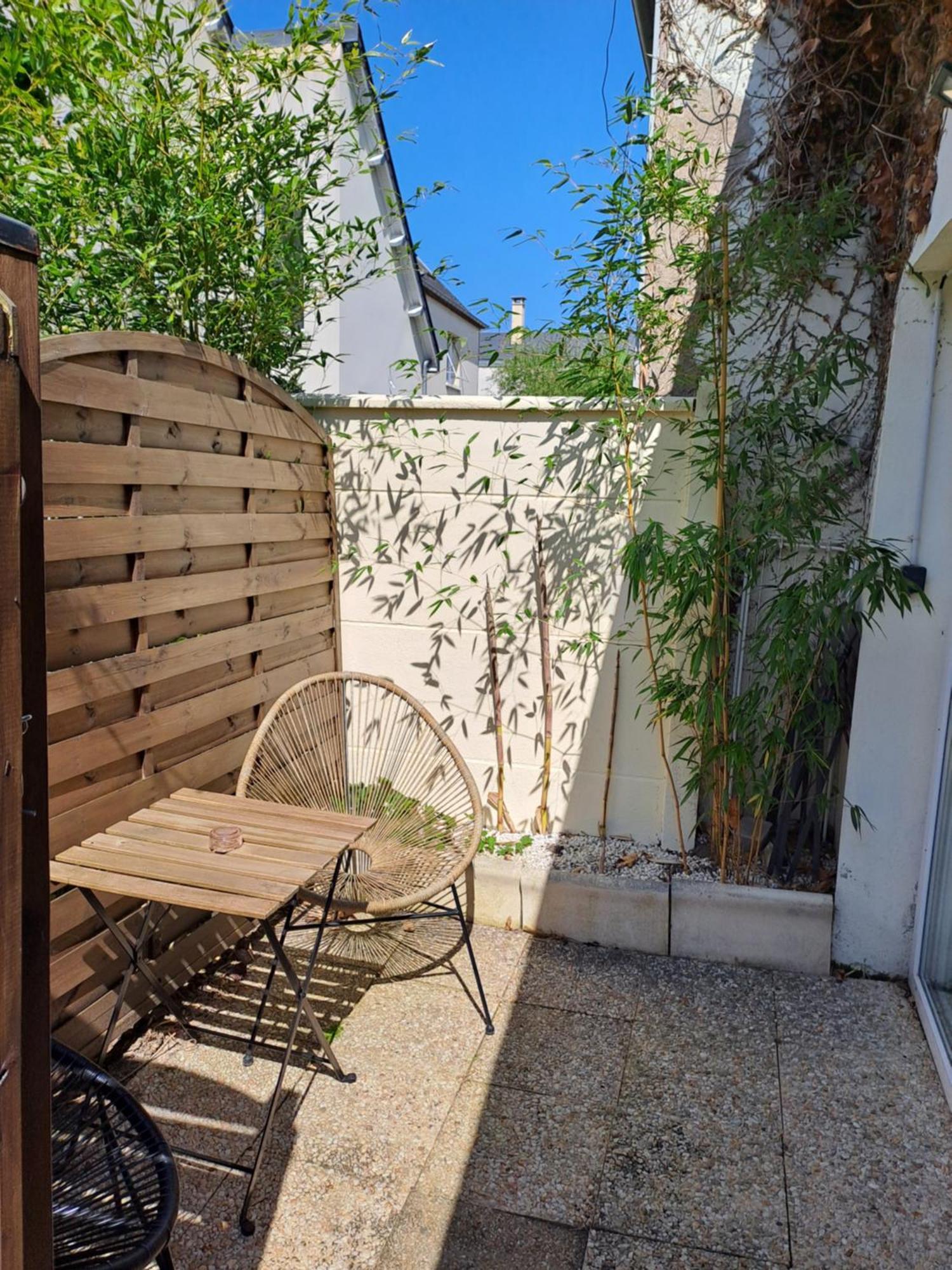 Joli Studio Au Calme Dans Un Jardin Privatif Ouistreham Exterior photo